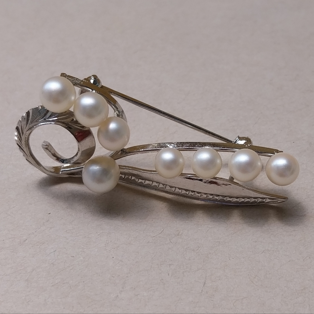 Sterling Silver  Pearl Brooch